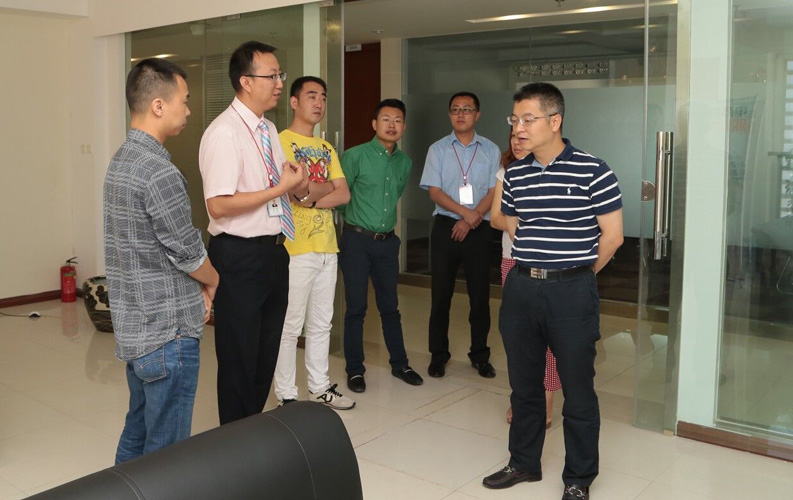 重庆市渝北区人民政府相关领导莅临云南和记网站集团考察，双方将于近日签订投资合同，和记网站集团将在重庆投资设立控股子公司-重庆和记网站网络信息技术有限公司，并建立200人规模的专业技术研发基地，此后将大大增强和记网站技术研发实力和公司综合优势