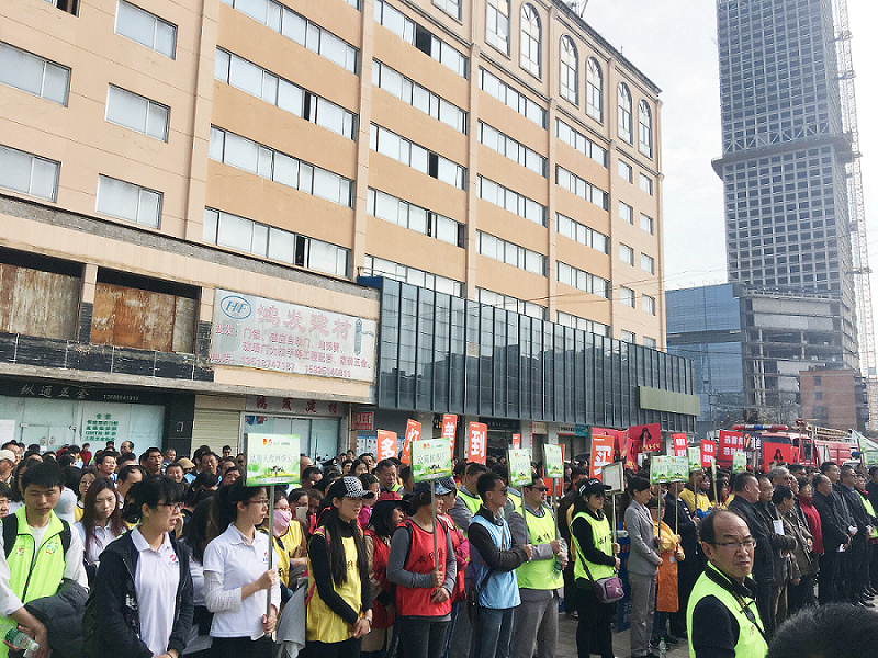 2017年3月5日，是我国第54个学雷锋纪念日。3月份的春天万物复苏，百花齐放。阳光透过淡薄的云层照耀着大地，它的万道金光愉快地普照着万物。春风拂面,是那么清柔,那么亲切,就像是雷锋的精神一直温暖着、鼓舞着和记网站【中国】官方网站!